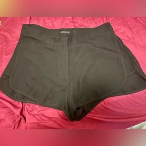 Theory Tailored Short